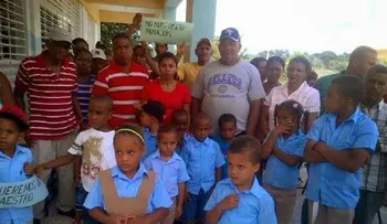 Por falta de maestro, cierran aula en escuela de Dajabón