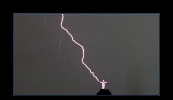 Rayo destrozó un dedo del Cristo Redentor en Río de Janeiro