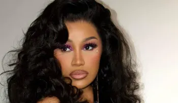 Cardi B ofrece íntima presentación en Tiny Desk de NPR