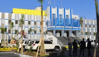 Muere hombre le cae encima yipeta que reparaba 