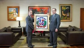 Valdez Albizu recibe reconocimiento por sus servicios a la nación por parte de la Comisión Permanente de Efemérides Patrias