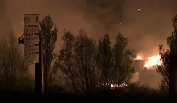 Al menos 10 heridos y 600 desaparecidos tras fuego en campo de refugiado en Francia            
