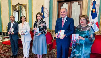 "Homenaje Póstumo al Poeta Nacional Pedro Mir con la Vicepresidenta y el Ministro de Educación Superior"