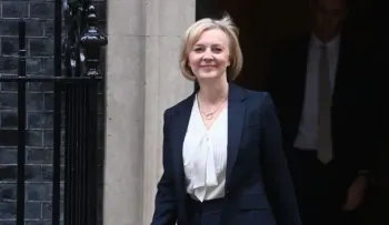 Liz Truss dimite como primera ministra del Reino Unido