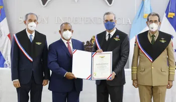 Presidente encabeza XVII Graduación Ordinaria Conjunta del Instituto Superior para la Defensa