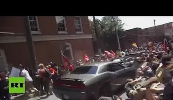 FUERTE VIDEO: Un auto arrasa a la multitud "a la manera del EI" en EE.UU.