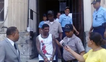 Trasladan a Omega a la cárcel La Victoria