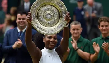 Serena vuelve a reinar en Wimbledon e iguala el récord de Graf