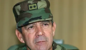 Citan a exjefe del ejército de Colombia por ejecuciones
