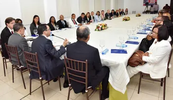 Andrés Navarro aboga por una nueva institucionalidad que contribuya a mejorar los aprendizajes de estudiantes