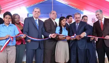 Danilo Medina entrega 4 escuelas en Espaillat y La Vega