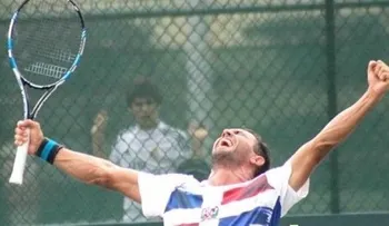 Víctor Estrella derrota a ecuatoriano y sella el pase de RD al Playoff Mundial