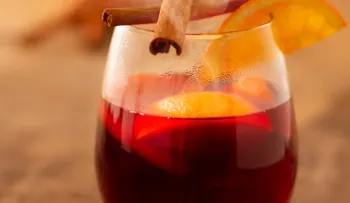 Despídete de la dieta con el agua de Jamaica: Conoce sus grandes beneficios