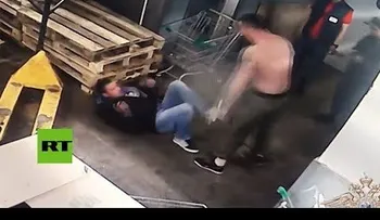 Empleados de un supermercado propinan una brutal paliza a un cliente (FUERTES IMÁGENES)