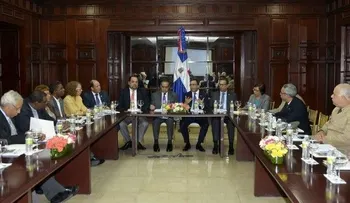 Navarro coordina con rectores universitarios red de mil voluntarios para cumbres