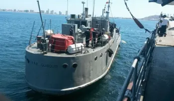 Armada de Ecuador envía barco con agua potable a zona más afectada por sismo
