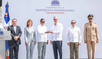 Presidente Abinader entrega 30 ambulancias equipadas para fortalecer los servicios de emergencias interhospitalarias y salvar vidas