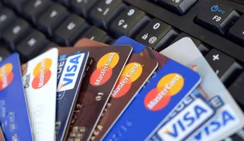 Del campo al cajero: tarjetas bancarias hechas de maíz