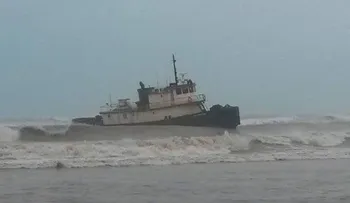 Dos barcos encallados en costa de Pedernales por efectos del huracán Matthew