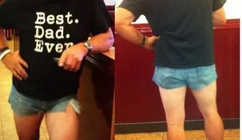 Padre sale a la calle con cortísimo short para darle lección a su hija