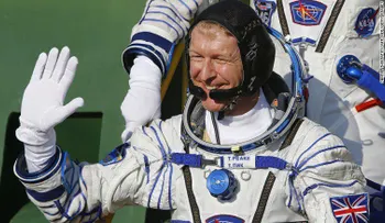 Astronauta británico 'corre' la maratón de Londres desde el espacio