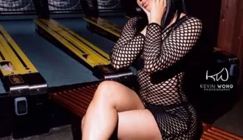 Cardi B sube la temperatura con foto frente al espejo sin sostén