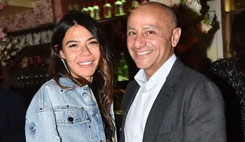 Fue grabado desnudo por la niñera con otra mujer, y deberá dividir USD 5.000 millones con su esposa 