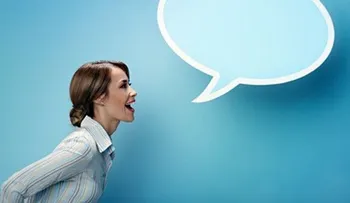 Personas que hablan solas se concentran más