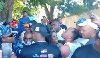 Diputada de Elías Piña es esposada por la Policía durante un intento de apresamiento en Comendador