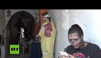 IMAGENES FUERTES: Un tatuador colombiano se corta la nariz y las orejas para parecer una calavera 