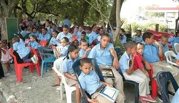 Liceo inicia docencia con carencia de baños, patio, y de otras necesidades