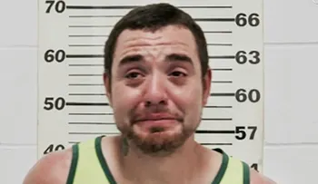 El hombre que insultó a una familia musulmana en Texas lloró al ser arrestado