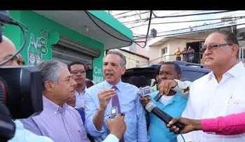 Presidente Medina ordena reparar calles, aceras y cañadas en Los Guandules