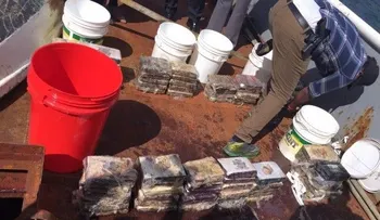 Autoridades RD detienen a 7 hombres con 79 paquetes de droga en embarcación en alta mar