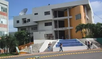 Hombre Intenta violar estudiante en baño de UTESA