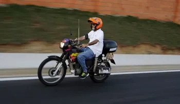Un brasileño inventa una motocicleta que funciona con agua (VIDEO)