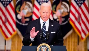Biden dice tropas podrían quedarse en Kabul después del 31 de agosto