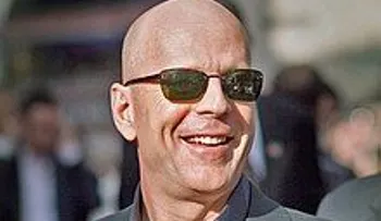  Bruce Willis desata furor en un centro comercial en Chile 