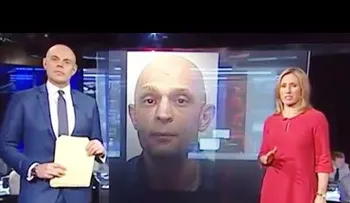 El incómodo momento de este presentador parecido al criminal 