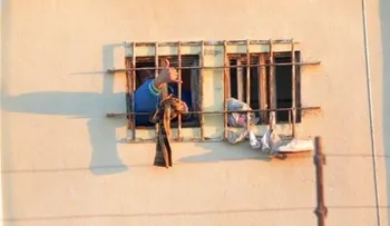 Hallan 86 cuchillos y 60 martillos en cárcel en que mataron 49 reos durante motín
