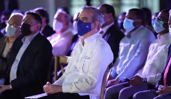 Presidente Luis Abinader encabeza acto inaugural de las "Noches de Navidad"