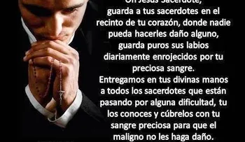 Sacerdote de día, pero de noche...