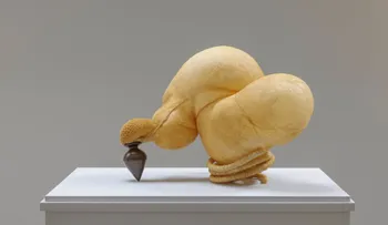 Una artista de Macedonia crea obras de arte con órganos y grasa de cerdo