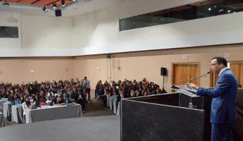 Andrés Navarro llama a los estudiantes a construir una transformadora ciudadanía desde las escuelas