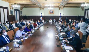 Gobierno prevé un 2022 promisorio, tras resultados positivos en manejo del gasto público