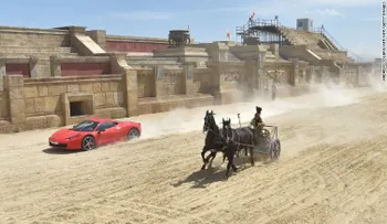 Un Ferrari contra una carroza romana tirada por caballos, ¿quién ganará?
