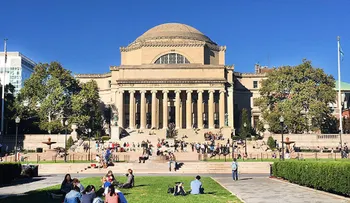 Cinco rectores de universidades de Estados Unidos con los sueldos más altos
