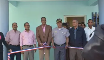 Gobierno entrega 2 destacamentos policiales en comunidades de Bahoruco