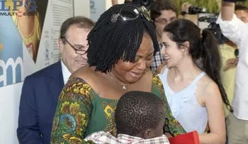 Niño que llegó a España en maleta se reúne con su madre 