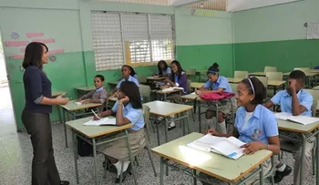 Reinician la docencia este martes, menos provincias en alerta roja